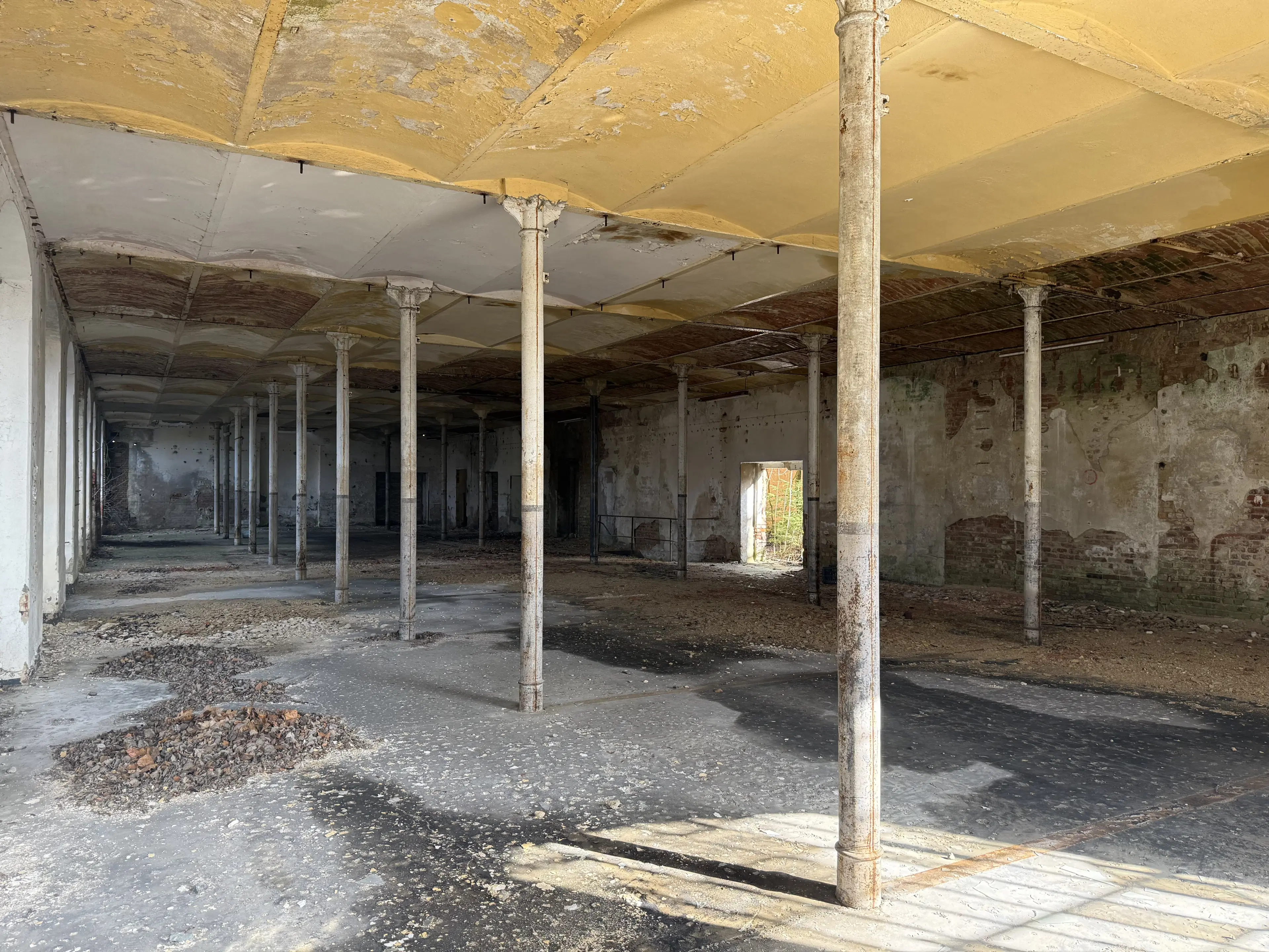 Voormalige textielfabriek op perceel van 5.493 m² in Walddorf - Duitsland