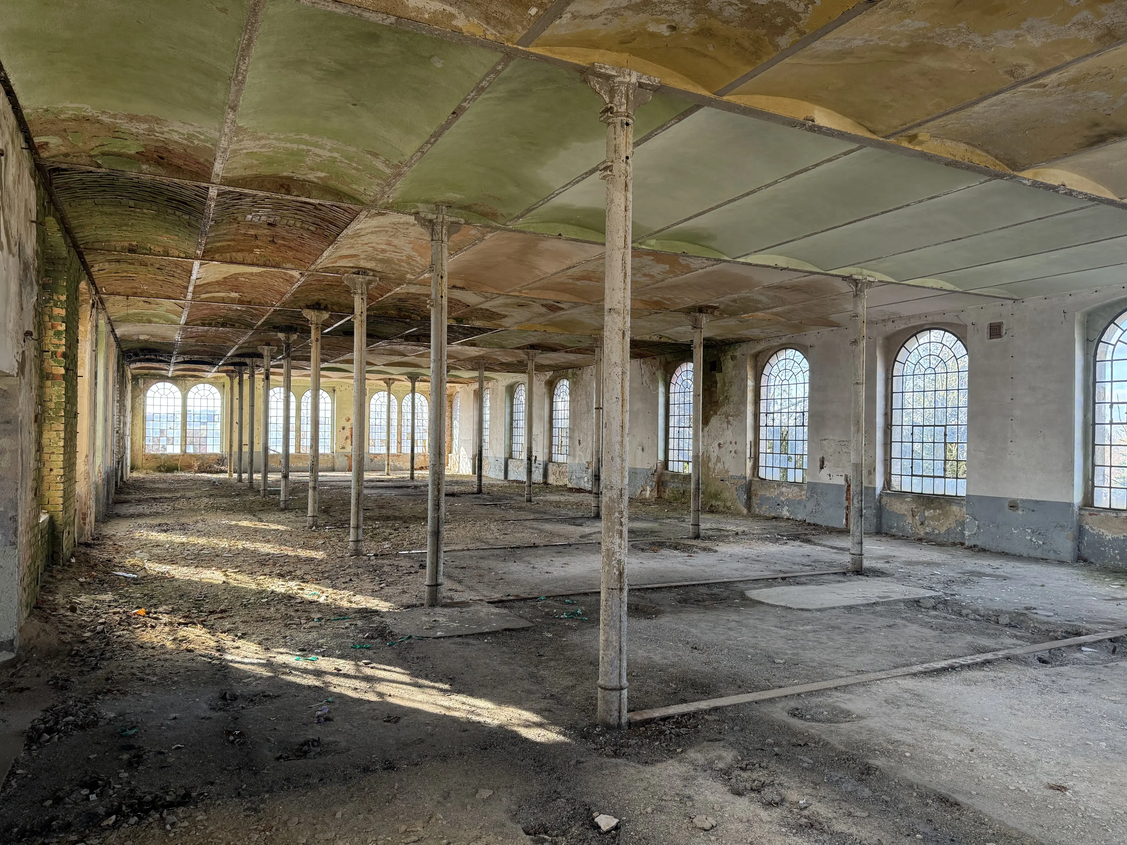 Voormalige textielfabriek op perceel van 5.493 m² in Walddorf - Duitsland