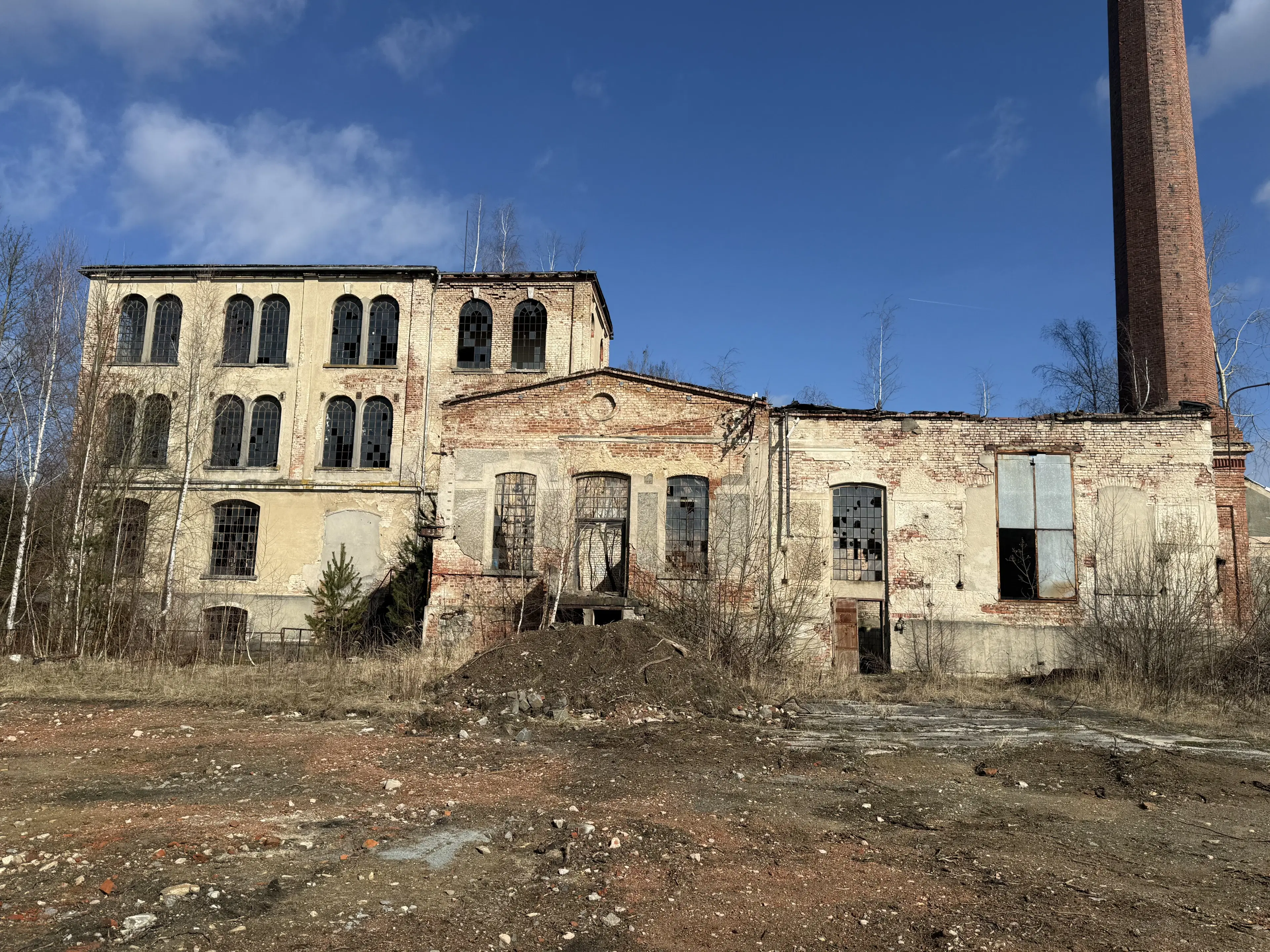 Voormalige textielfabriek op perceel van 5.493 m² in Walddorf - Duitsland