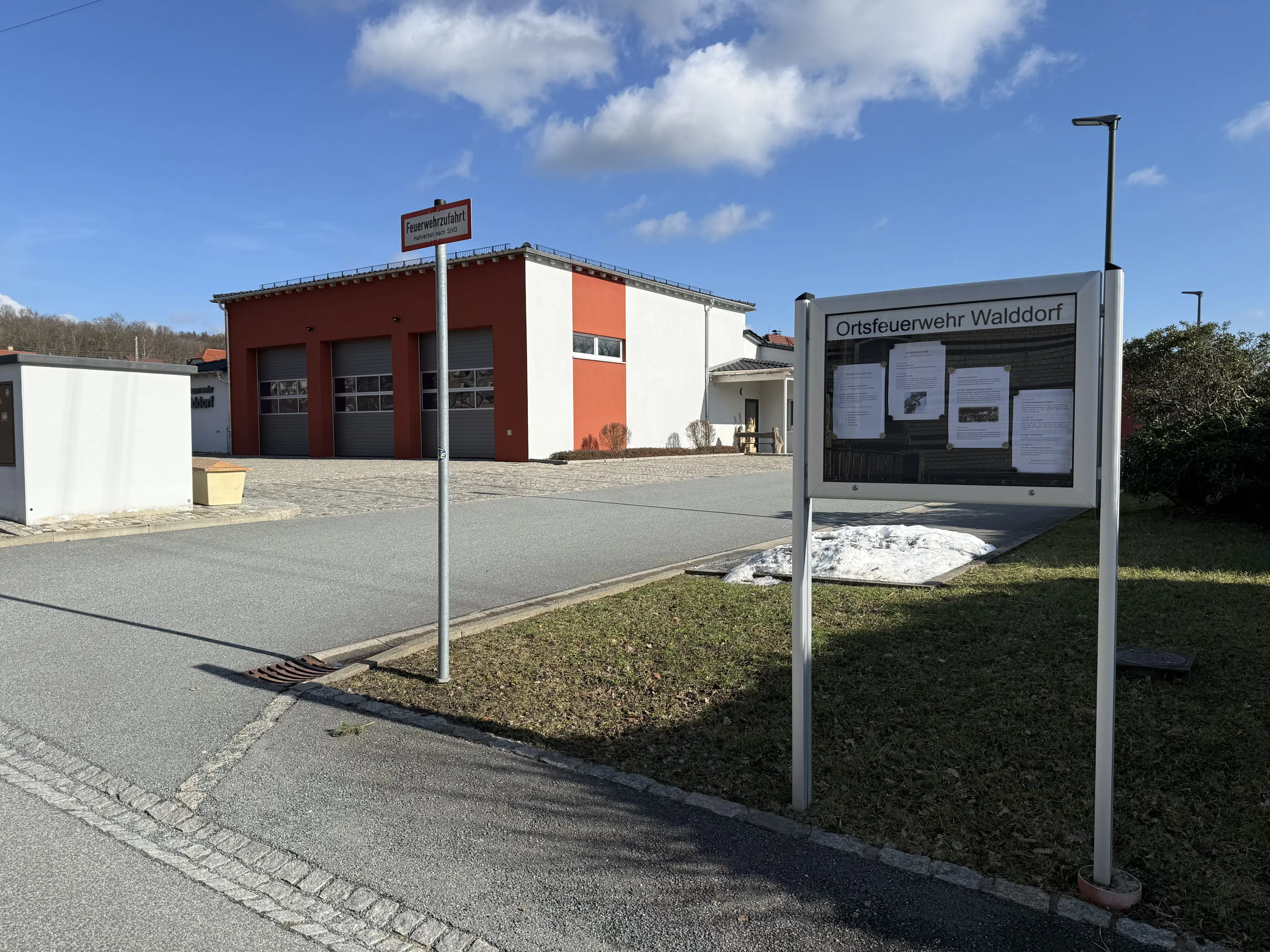Voormalige textielfabriek op perceel van 5.493 m² in Walddorf - Duitsland