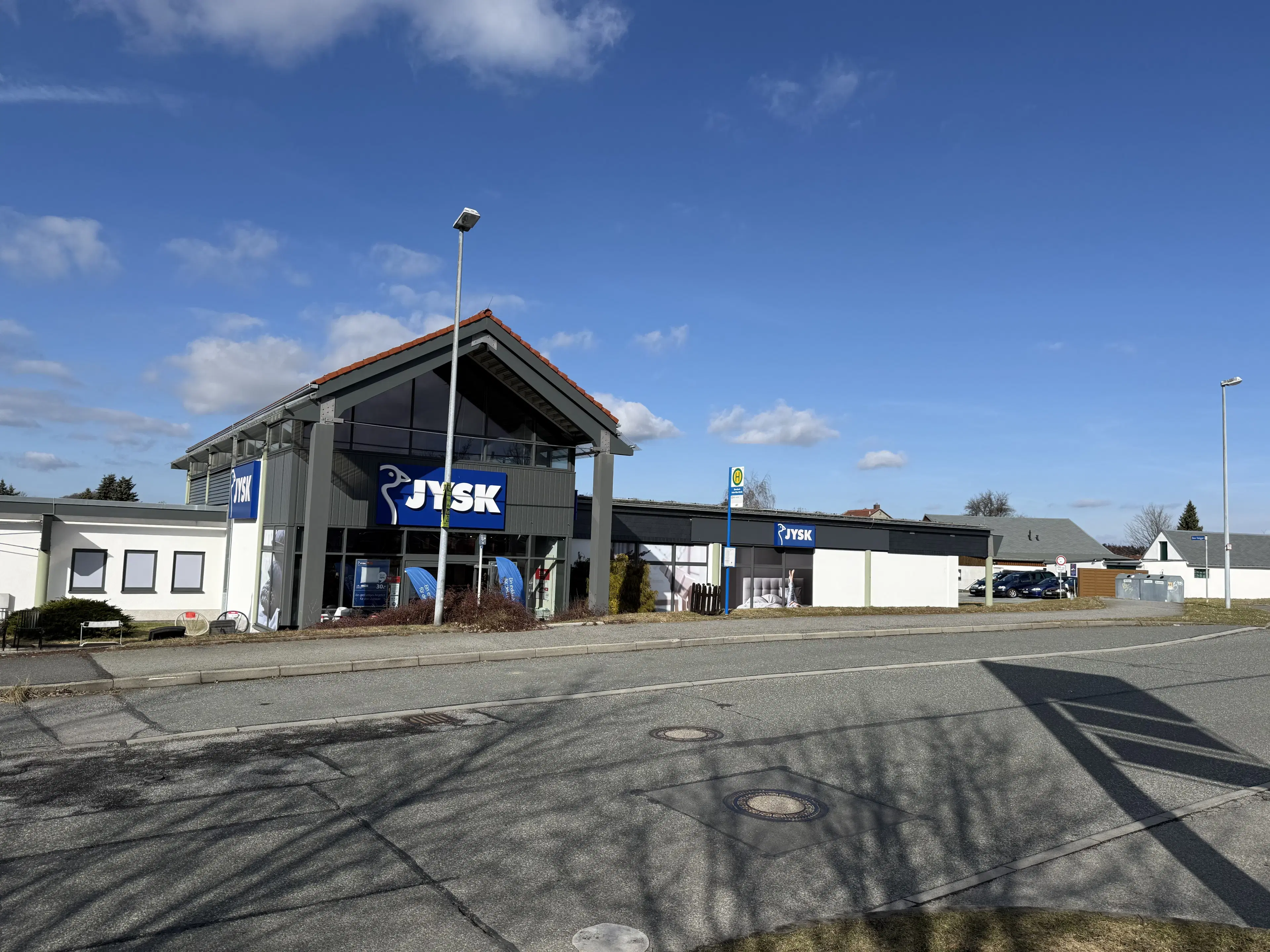 Voormalige textielfabriek op perceel van 5.493 m² in Walddorf - Duitsland