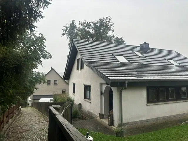 Vrijstaande woning + garage op 640 m² eigendomsperceel in Schneeberg, West Erstgebergte - Duitsland
