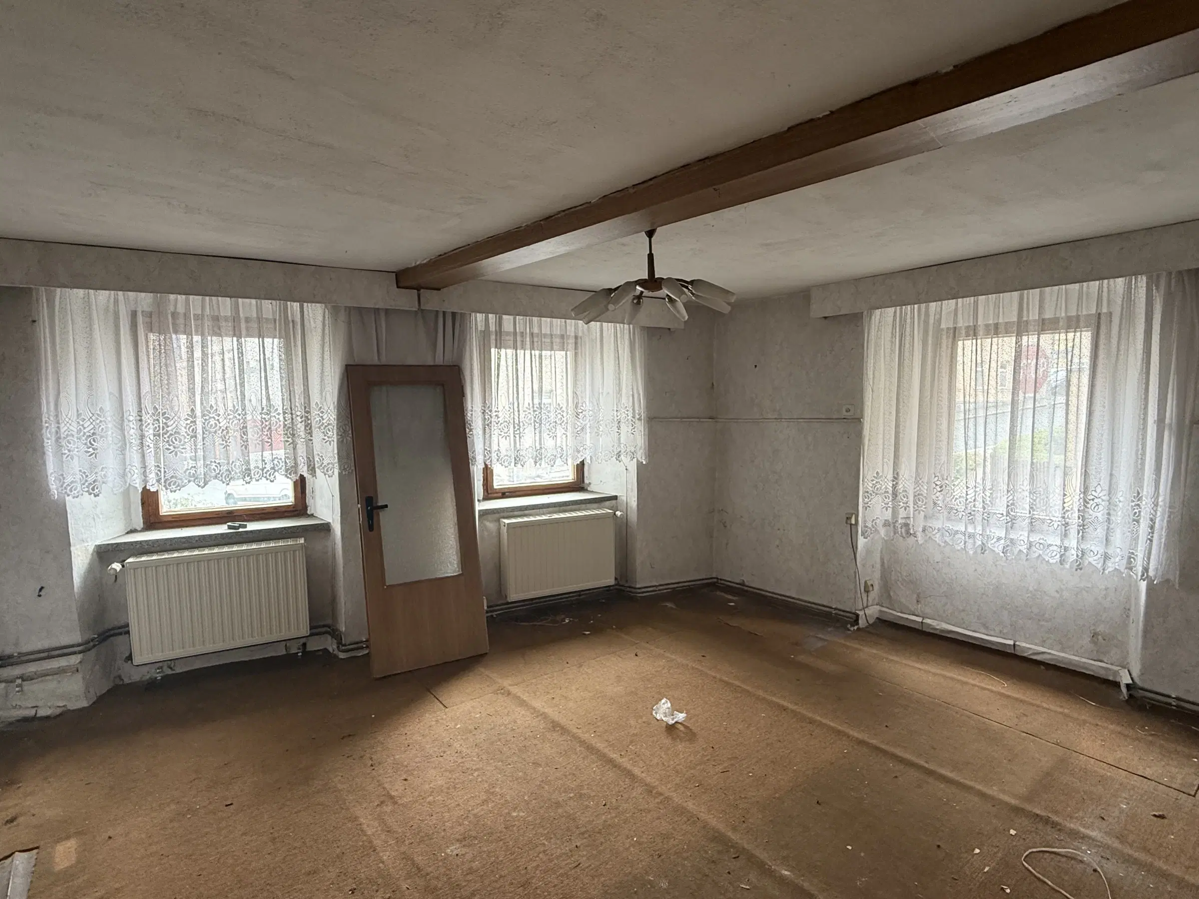 Stadsvilla met garage op perceel van 1.173 m² in Adorf, nabij Hof - Duitsland