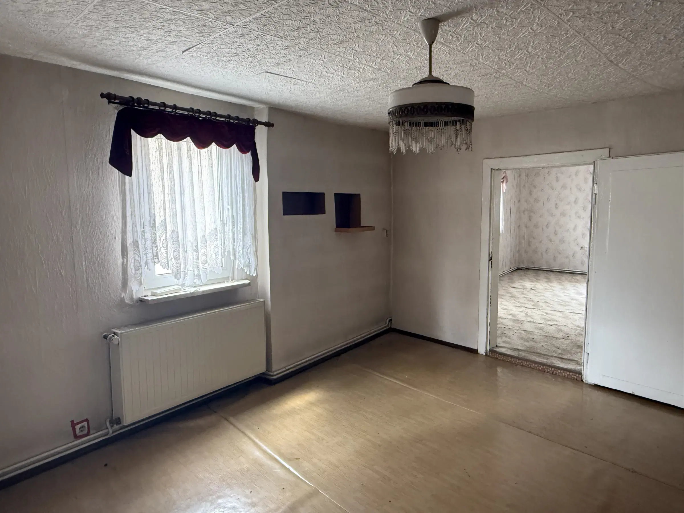 Stadsvilla met garage op perceel van 1.173 m² in Adorf, nabij Hof - Duitsland