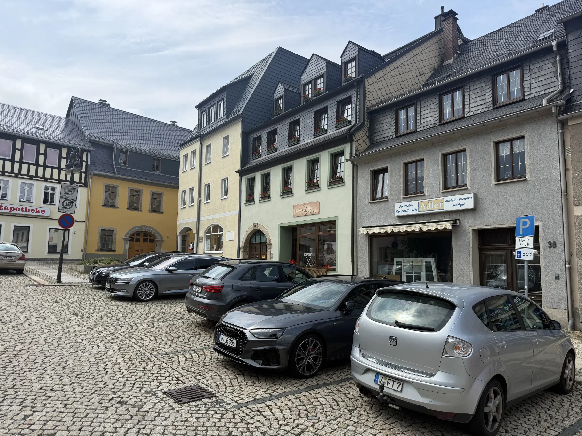 Stadsvilla met garage op perceel van 1.173 m² in Adorf, nabij Hof - Duitsland