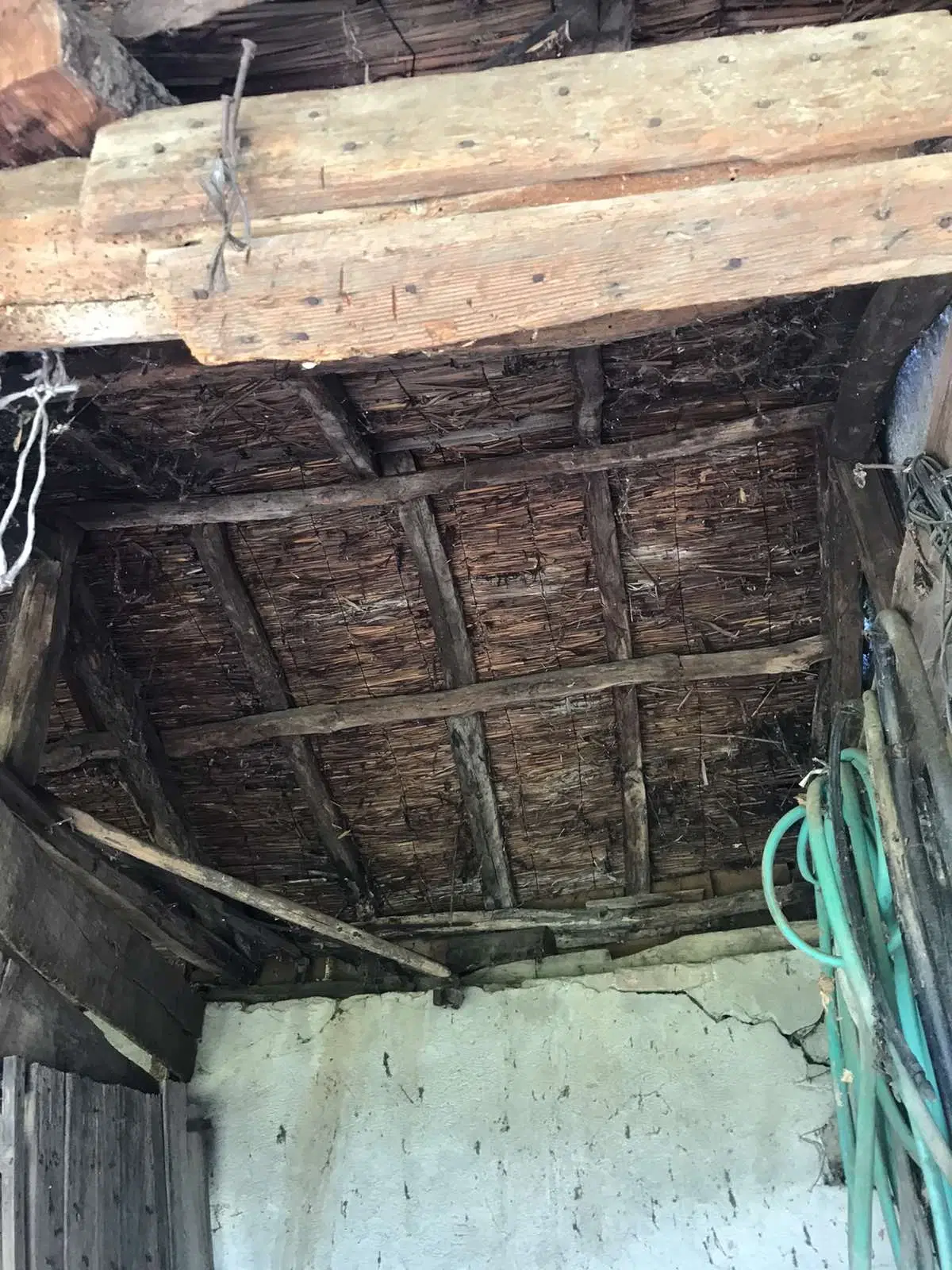 Authentiek 100 jaar oud landelijk huis + 1.006 m² grond in Glavan, Silistra - Bulgarije
