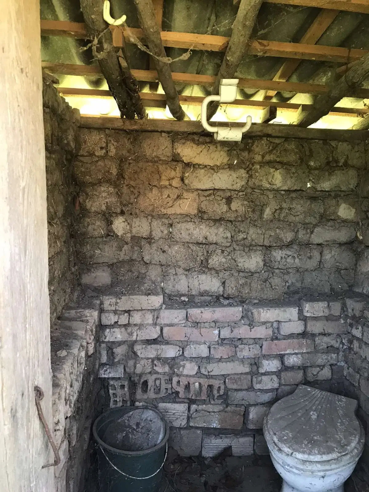 Authentiek 100 jaar oud landelijk huis + 1.006 m² grond in Glavan, Silistra - Bulgarije