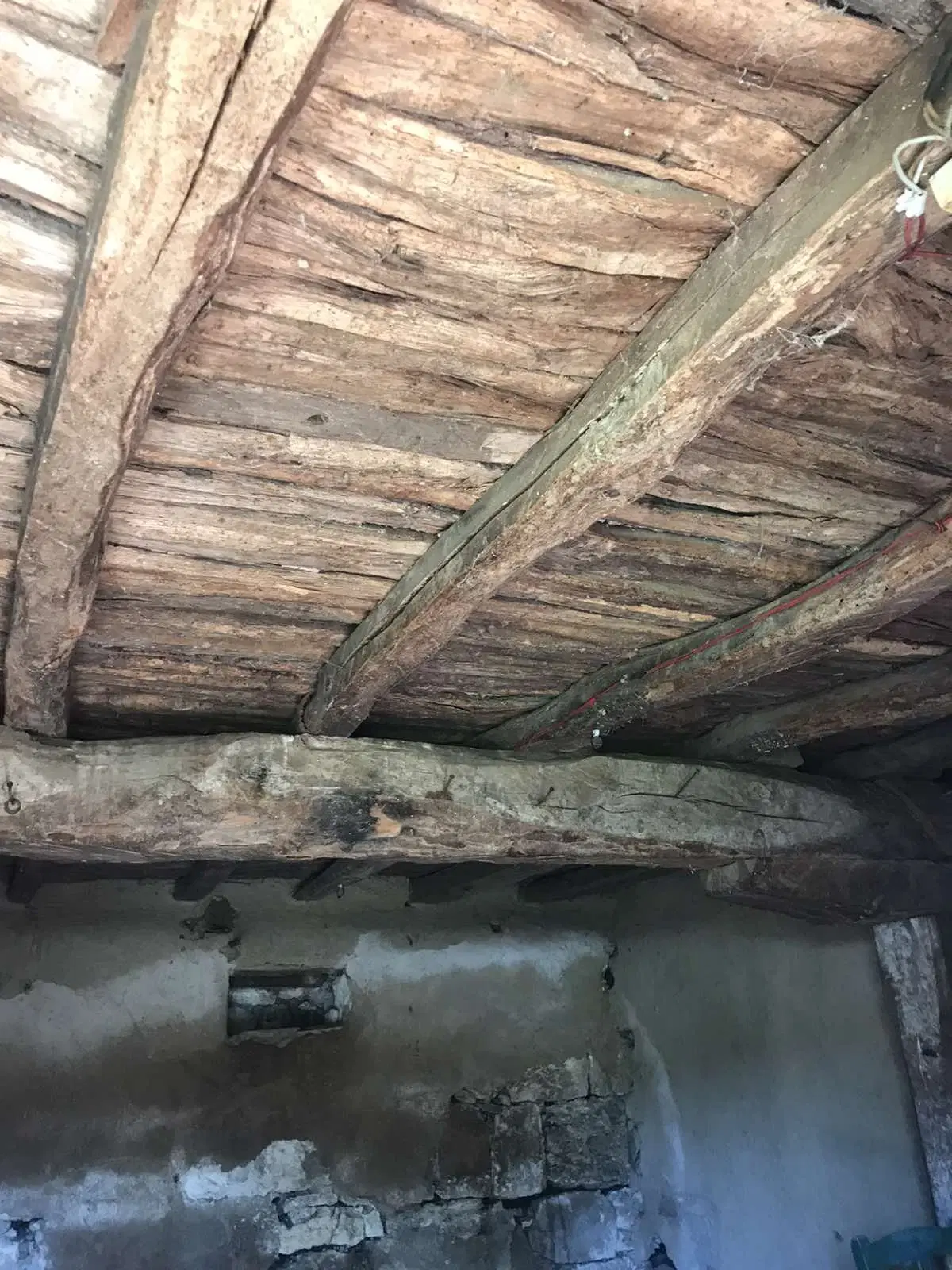 Authentiek 100 jaar oud landelijk huis + 1.006 m² grond in Glavan, Silistra - Bulgarije