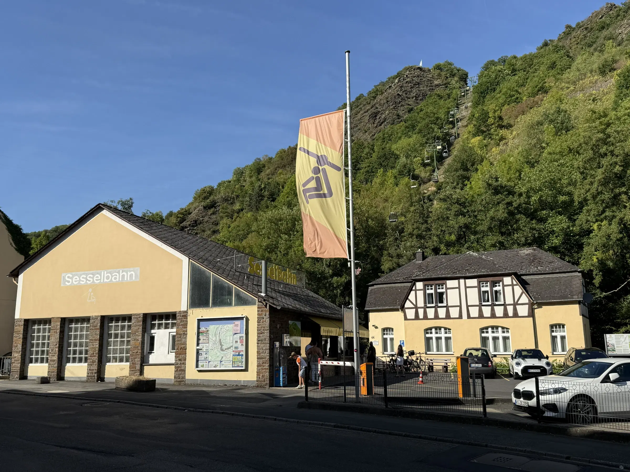 Eigendomsperceel boven rustplaats in Ernst, nabij Cochem - Duitsland