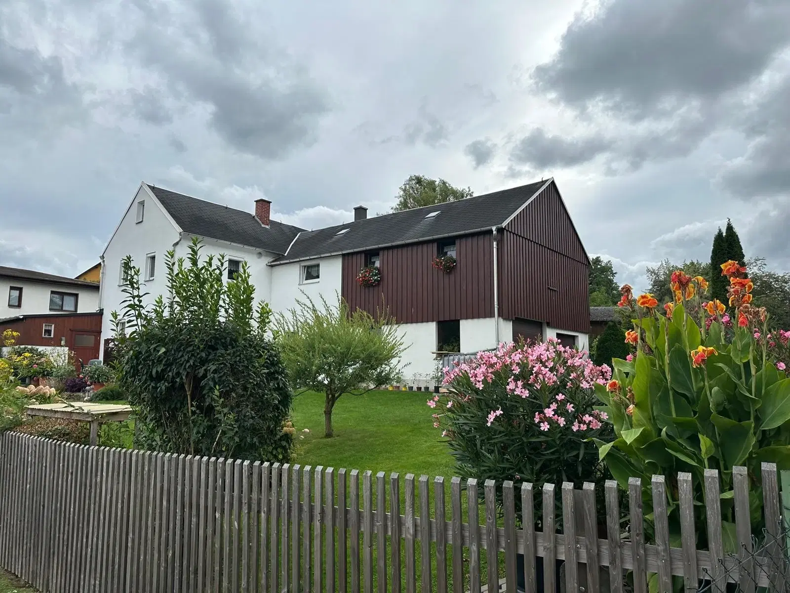 Thüringen Guesthouse Bernsgrün met theater op 1.045m2 eigendomsperceel - Duitsland