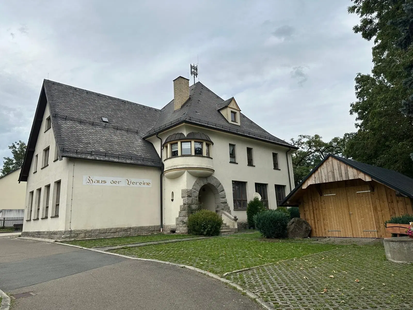 Thüringen Guesthouse Bernsgrün met theater op 1.045m2 eigendomsperceel - Duitsland