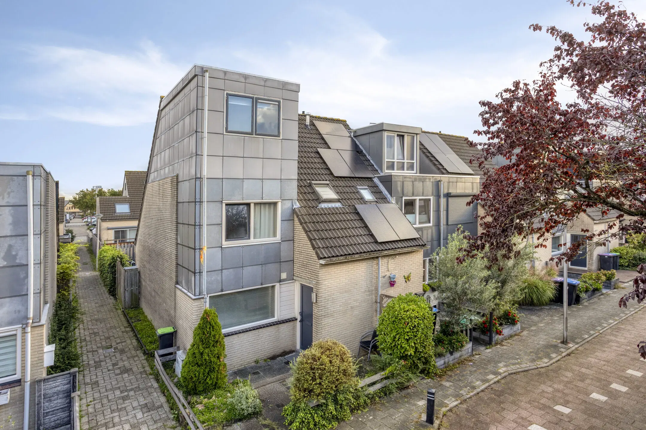 Spijkenisse, Haya van Someren-Downerpad 28